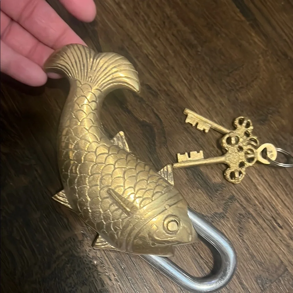 Gold Fish-Shaped Padlock with Keys - Picture 3 of 4